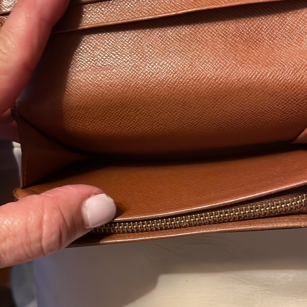 Louis Vuitton Dani closure wallet - Picture 8 of 11